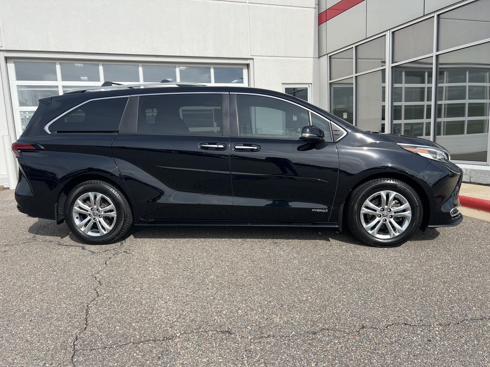 Used 2021 Toyota Sienna Platinum w/ Protection Package (TMS) AWD/4WD image 22