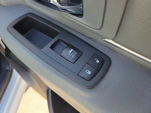 Used 2019 RAM 1500 Classic SLT image 11