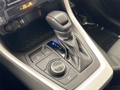 Certified 2024 Toyota RAV4 XLE image 25