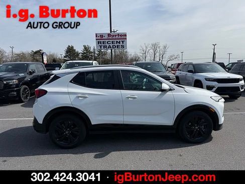 Used 2024 Buick Encore GX Sport Touring image 2
