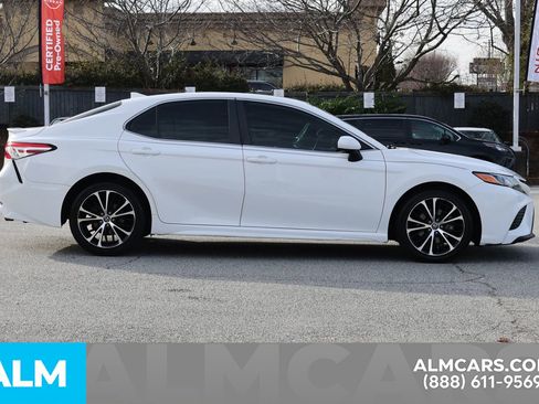 Used 2020 Toyota Camry SE image 10