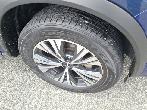 Used 2023 Nissan Rogue SV image 9