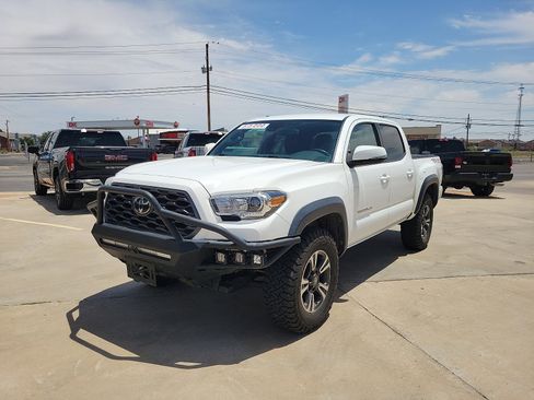 Used 2022 Toyota Tacoma TRD Off-Road w/ Technology Package AWD/4WD image 3