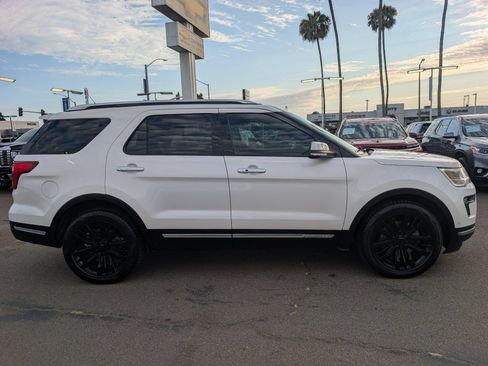 Used 2018 Ford Explorer Platinum AWD/4WD image 7