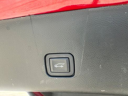 Used 2023 Chevrolet Traverse LT FWD image 35
