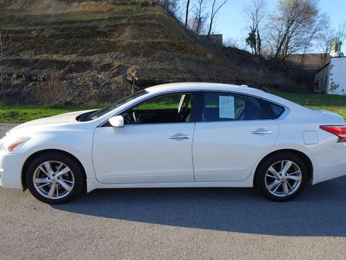 Used 2015 Nissan Altima 2.5 SV image 1