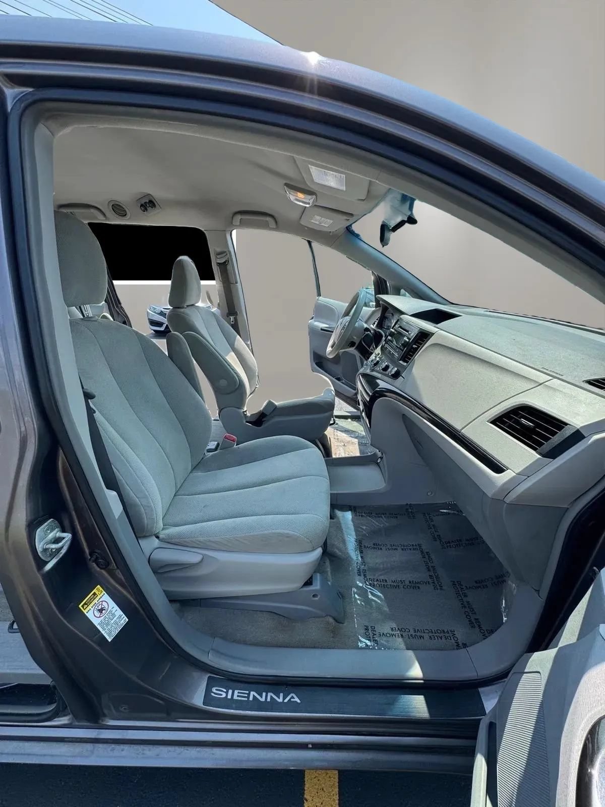 Used 2014 Toyota Sienna L FWD image 13