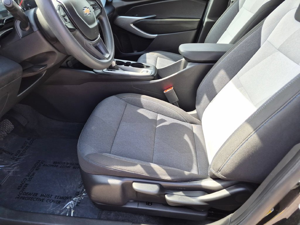 Used 2025 Chevrolet Trax LS FWD image 23