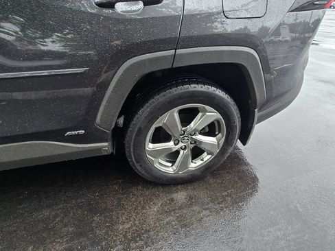 Used 2019 Toyota RAV4 Limited AWD/4WD image 4