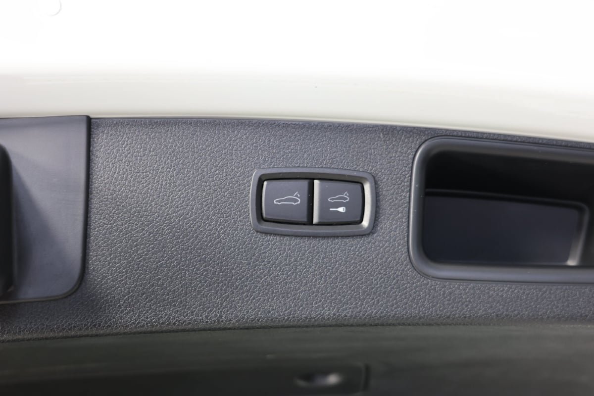 Used 2023 Porsche Macan AWD/4WD image 32