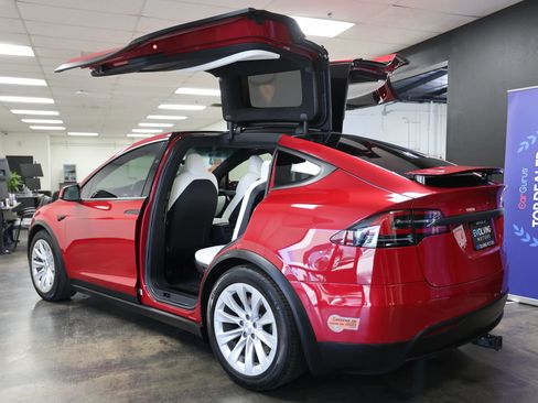 Used 2020 Tesla Model X Long Range AWD/4WD image 13