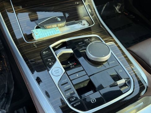 Used 2025 BMW X5 xDrive50e image 13