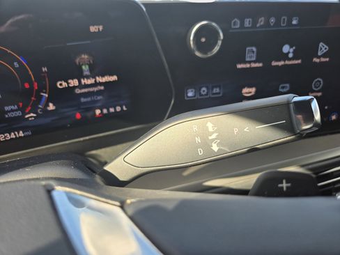 Used 2025 Chevrolet Traverse LT image 12