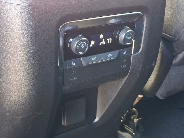 Used 2025 Chevrolet Suburban Premier AWD/4WD image 18