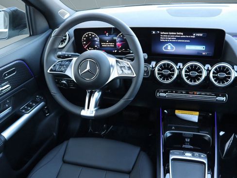 Certified 2025 Mercedes-Benz GLA 250 image 2