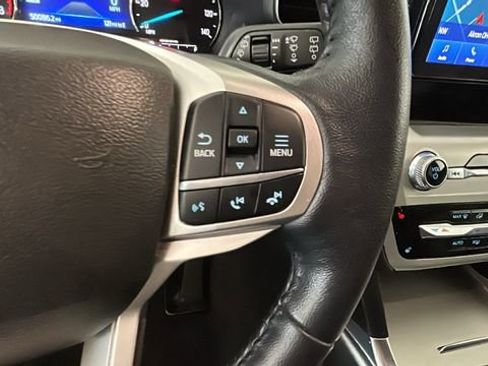 Used 2022 Ford Explorer XLT AWD/4WD image 17