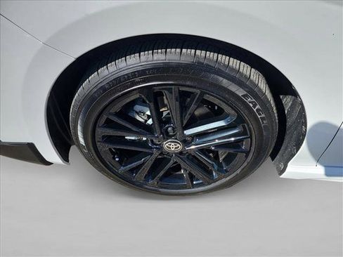 Used 2025 Toyota Camry SE image 9