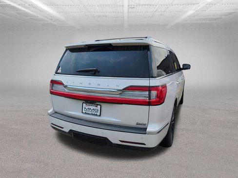 Used 2018 Lincoln Navigator Select w/ Technology Package RWD image 17