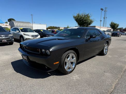 Used 2009 Dodge Challenger R/T RWD image 4
