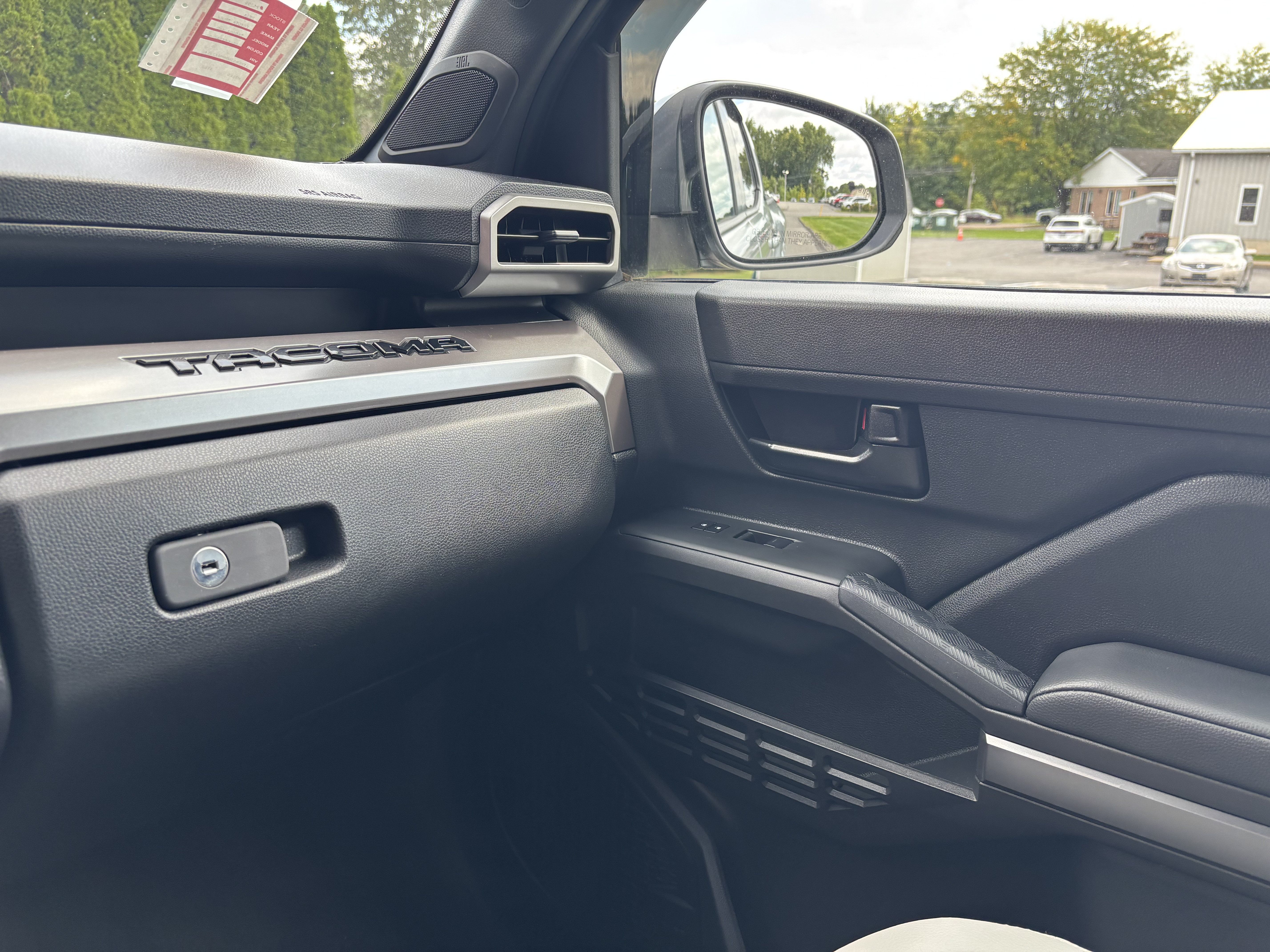 Used 2024 Toyota Tacoma SR5 AWD/4WD image 22