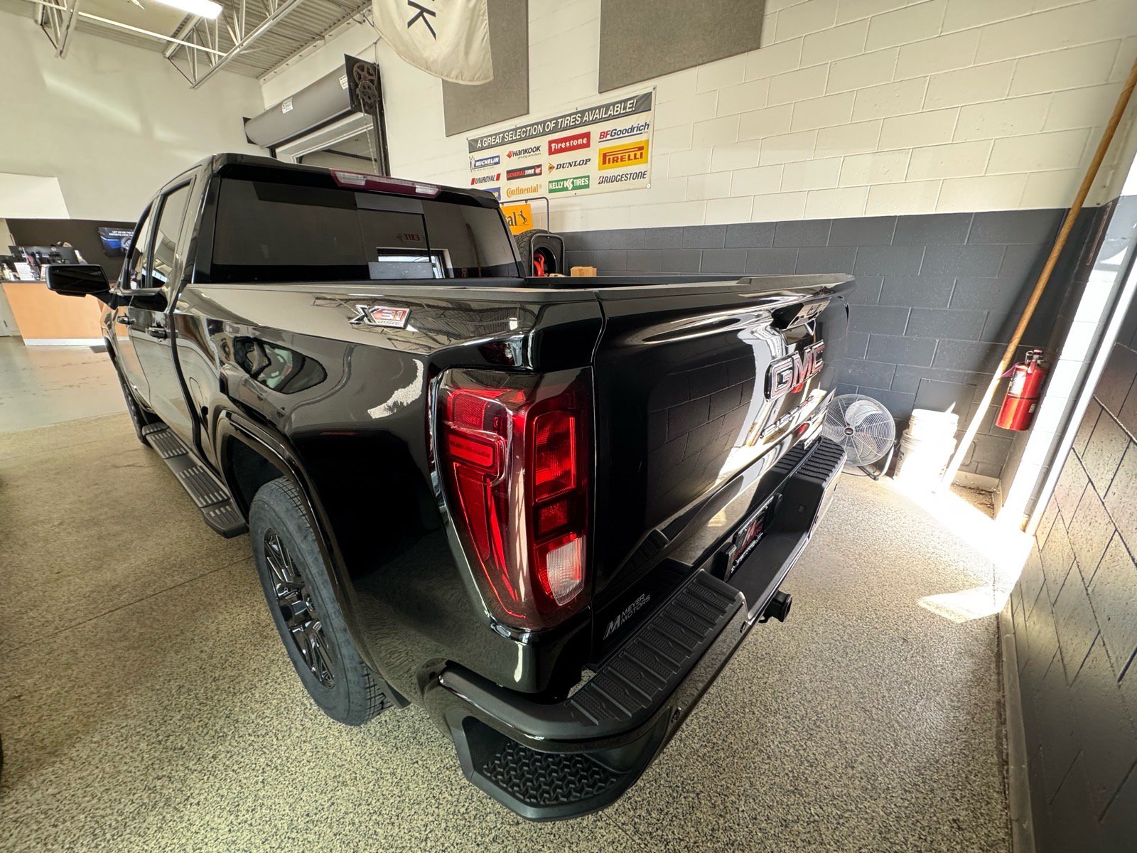 Used 2023 GMC Sierra 1500 Elevation w/ Elevation Premium Package AWD/4WD image 7