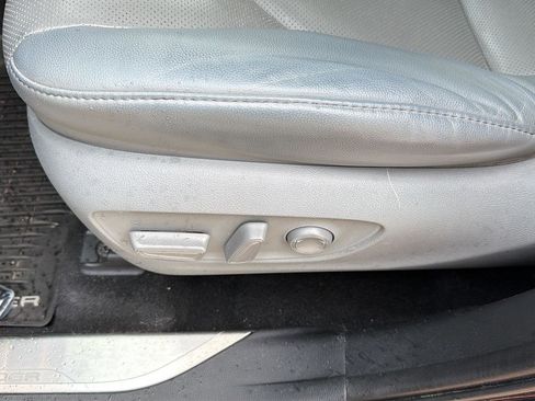 Used 2020 Toyota Highlander Platinum w/ Preferred Accessory Package AWD/4WD image 22