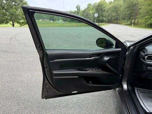 Used 2021 Toyota Camry XLE image 21