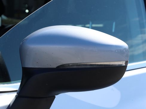 Used 2023 Chrysler Pacifica Touring-L image 17