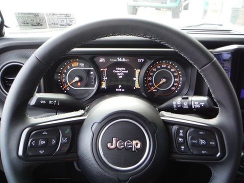 Certified 2026 Jeep Wrangler Unlimited Rubicon AWD/4WD image 39