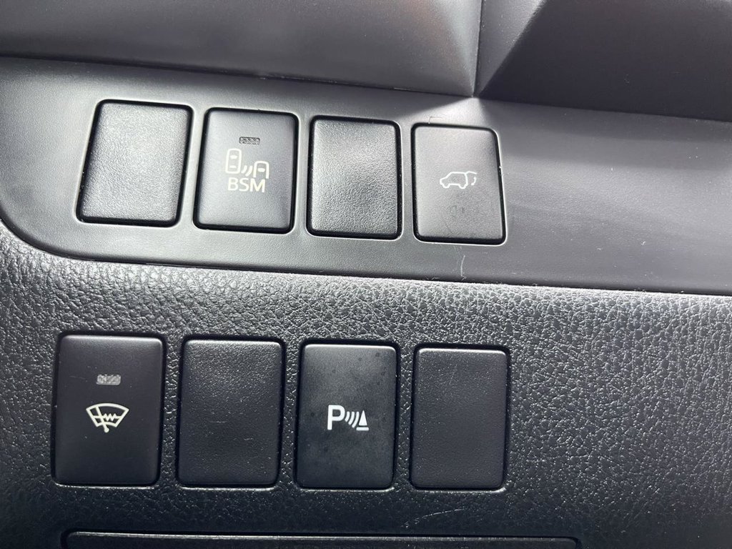 Used 2016 Toyota Highlander Limited FWD image 46