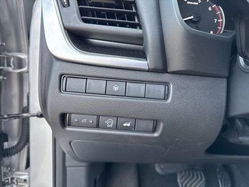 Used 2024 Nissan Rogue SV FWD image 18