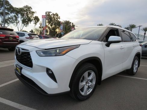 Certified 2023 Toyota Highlander L image 3
