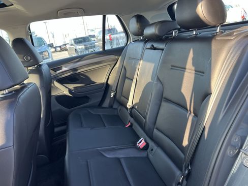 Used 2020 Volkswagen Golf 4-Door FWD image 24