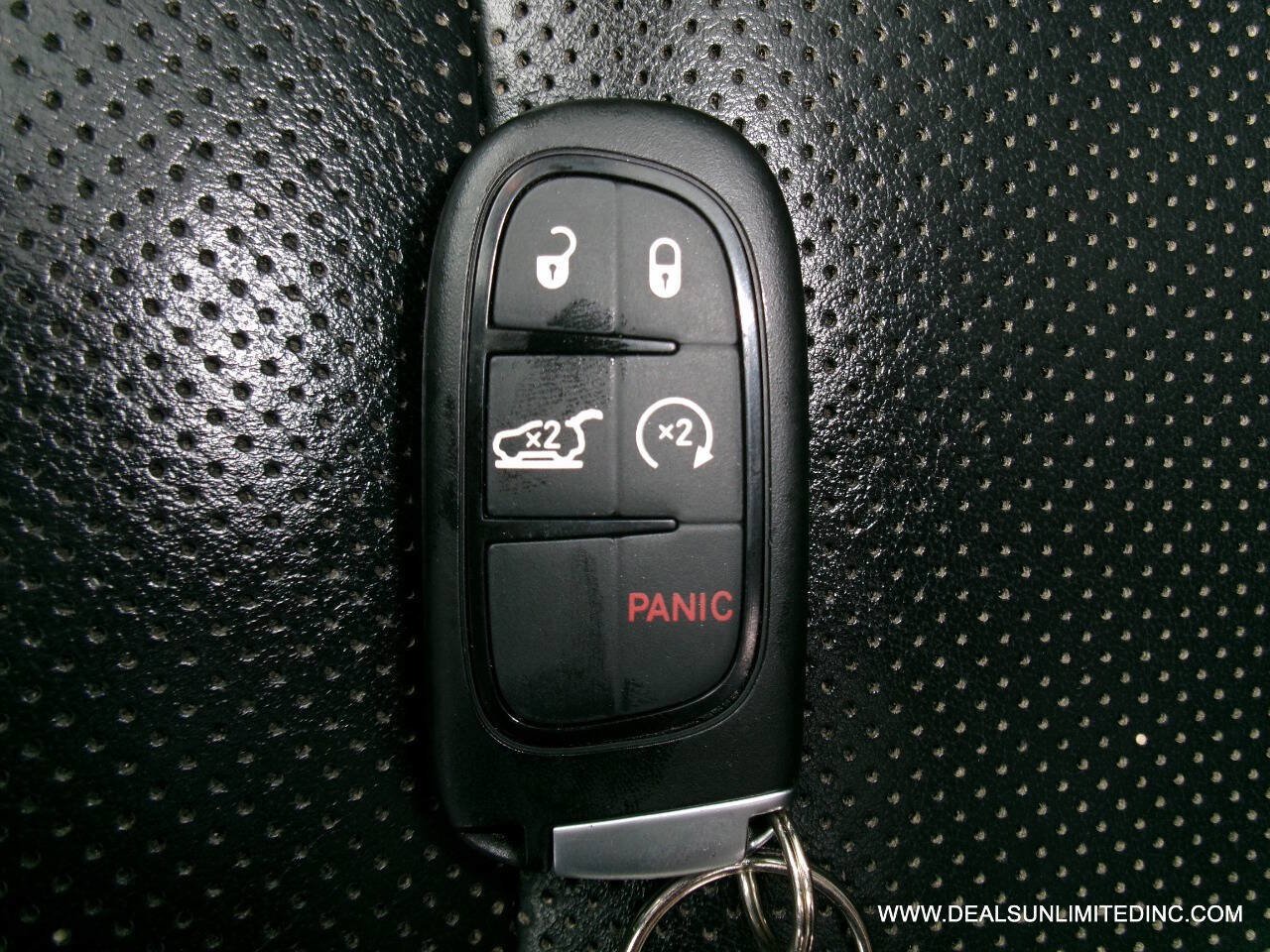 Used 2019 Jeep Cherokee Limited w/ Technology Group AWD/4WD image 28