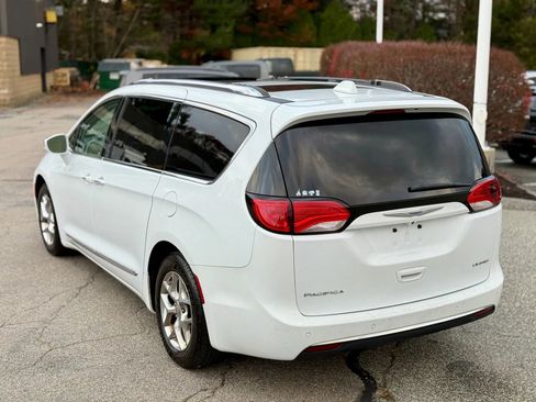 Used 2018 Chrysler Pacifica Limited image 8