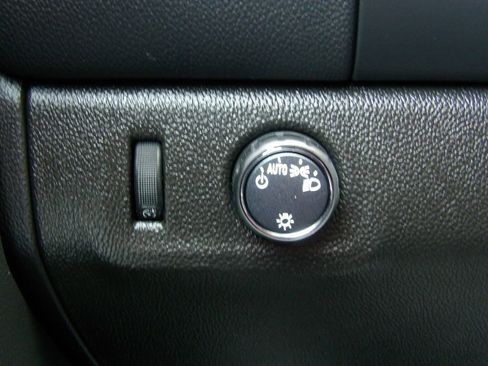 Used 2022 Chevrolet Colorado LT w/ Fleet Safety Package image 19