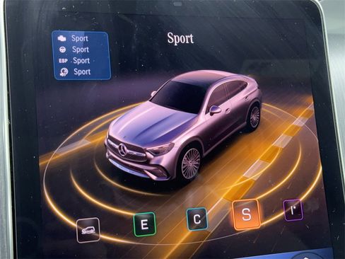 Used 2025 Mercedes-Benz GLC 300 4MATIC image 28