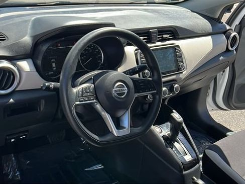 Used 2022 Nissan Versa SV FWD image 17