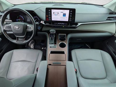 Certified 2021 Toyota Sienna XLE image 16