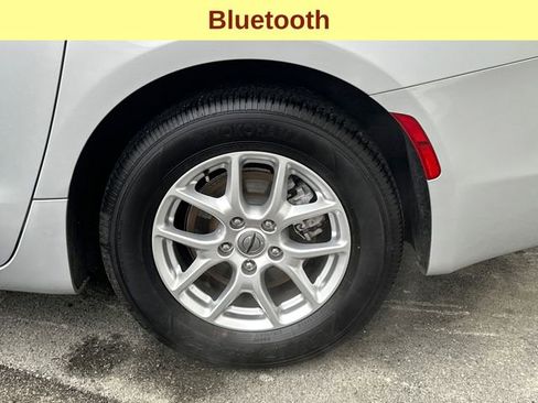 Used 2024 Chrysler Voyager LX image 9