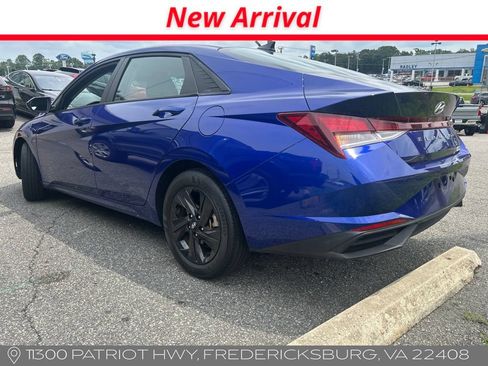 Used 2023 Hyundai Elantra SEL w/ Cargo Package FWD image 3