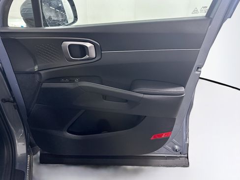 Used 2025 Kia Sorento LX image 31