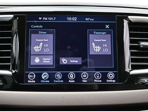 Used 2020 Chrysler Pacifica Touring-L w/ Tire & Wheel Group image 35