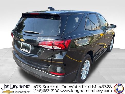 Used 2023 Chevrolet Equinox LS w/ LS Convenience Package FWD image 3