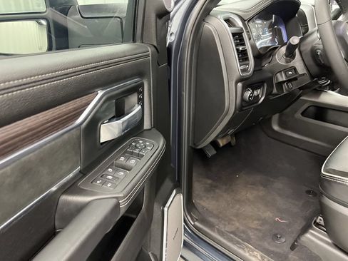 Used 2026 RAM 2500 Laramie AWD/4WD image 17
