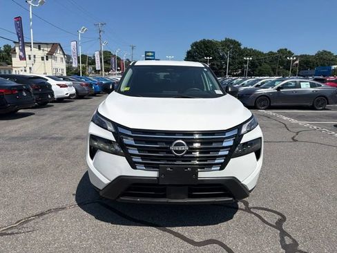 Used 2024 Nissan Rogue S AWD/4WD image 3