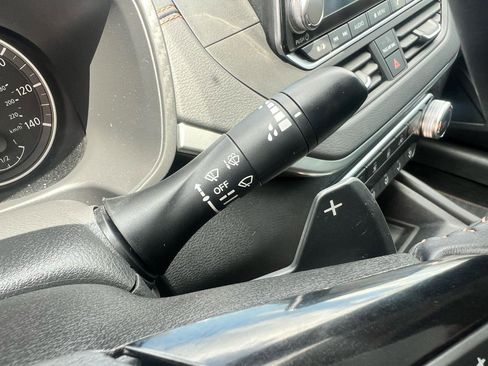 Used 2019 Nissan Altima 2.5 SR w/ SR Premium Package FWD image 11