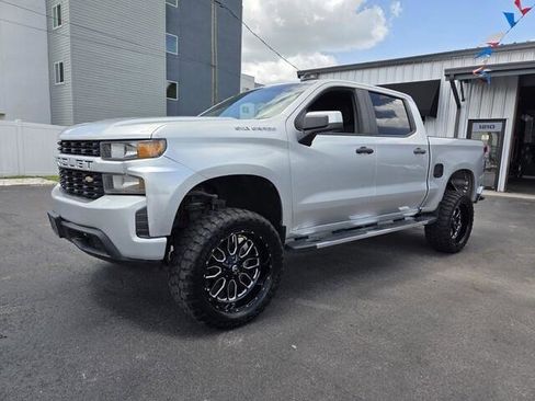 Used 2019 Chevrolet Silverado 1500 Custom w/ Custom Value Package image 3