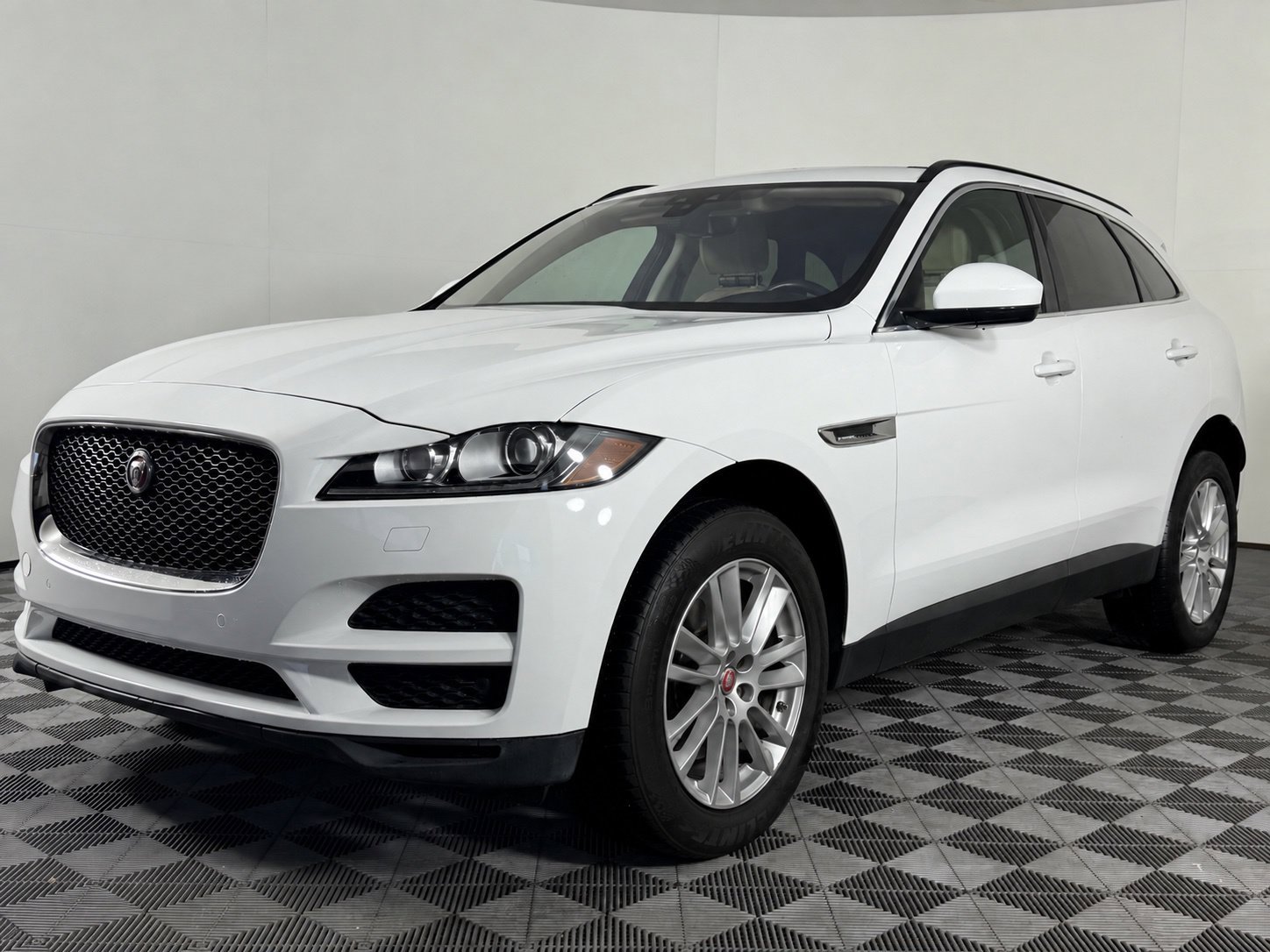 Used 2020 Jaguar F-PACE Prestige AWD/4WD image 4