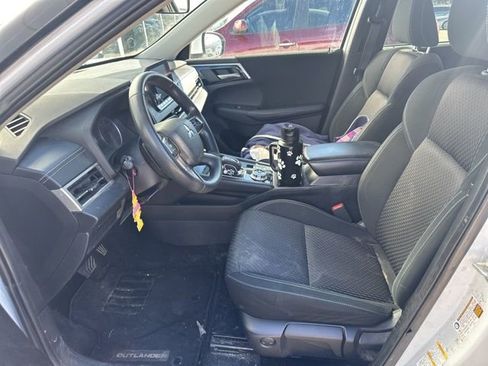 Used 2022 Mitsubishi Outlander ES image 4